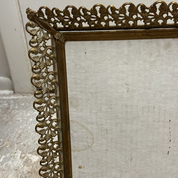 Antique Picture Frame In Gold Lightweight Metal. Back Is All Felt. - Picture 9 of 12